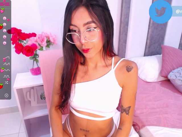 Fotod MelyTaylor ♥Make me go crazy with your fantasies and your darkest desires, I want to please you. ♥ tip if you enjoy ♥♥lush on♥0 fingers pussy and juice @goal