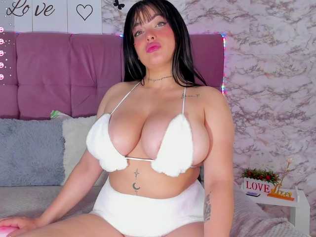 Fotod Valerie-Baker I am the horny busty that you were looking for so much, do you want to see how I bounce on top of you? ♥#latina #bigboobs #bigass #lovense #anal #squirt