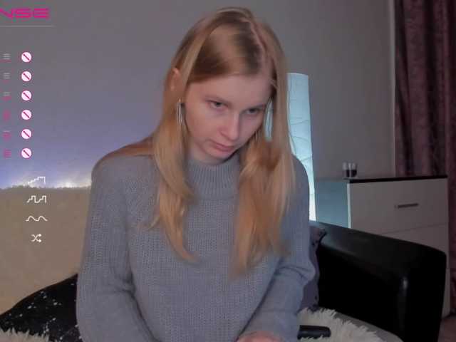 Fotod Lesya_ Hi, I'm Olesya. Lovens from 2 tokens. Show: 50 ass slaps 1000 to collect 307 collected 693 left to collect. Countdown to the end of the hour